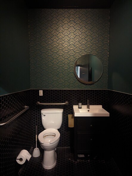 More Photos Of 581 Myrtle Ave, Brooklyn Restaurant For Lease