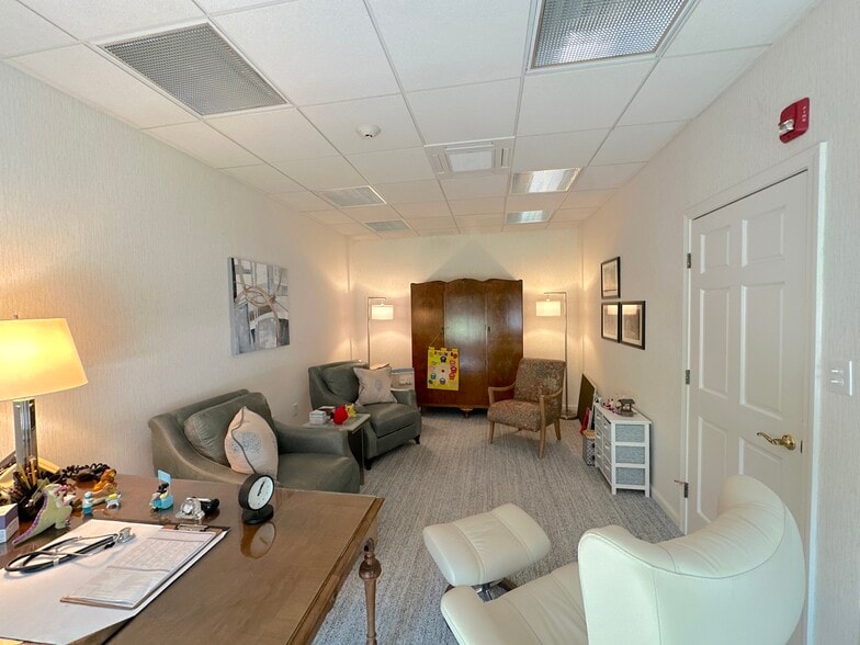 More Photos Of 230 Lafayette Rd, Portsmouth Office For Sale