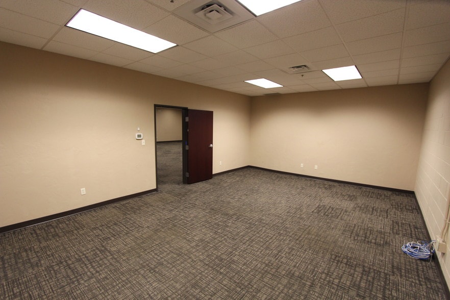More Photos Of 1327-1331 Hwy 2 W, Kalispell Office For Lease