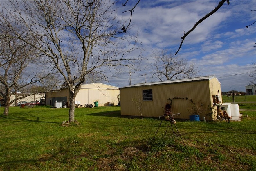 More Photos Of 2900 W Highway 6, Alvin Warehouse For Sale