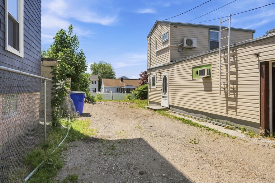 More Photos Of 415 Anthony St, Fall River Flex For Sale