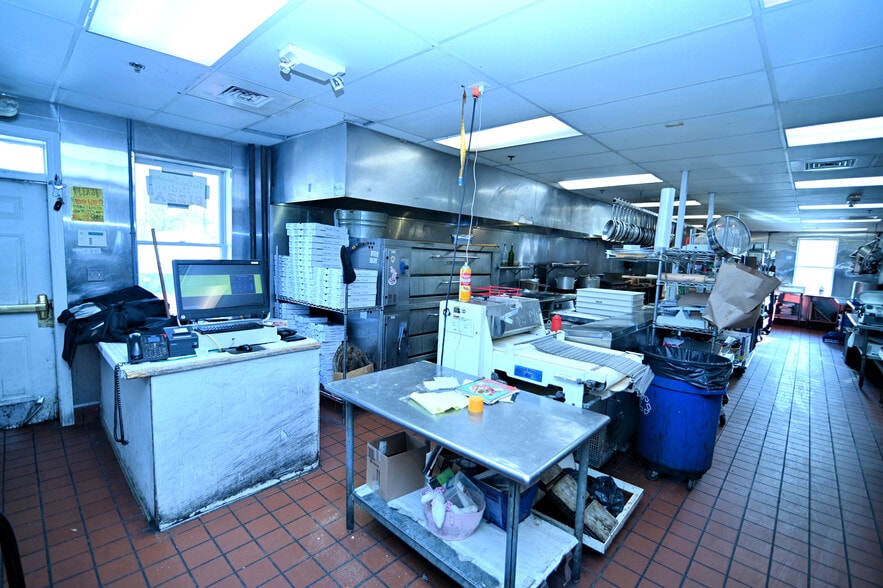 More Photos Of 15120 Washington St, Haymarket Restaurant For Sale