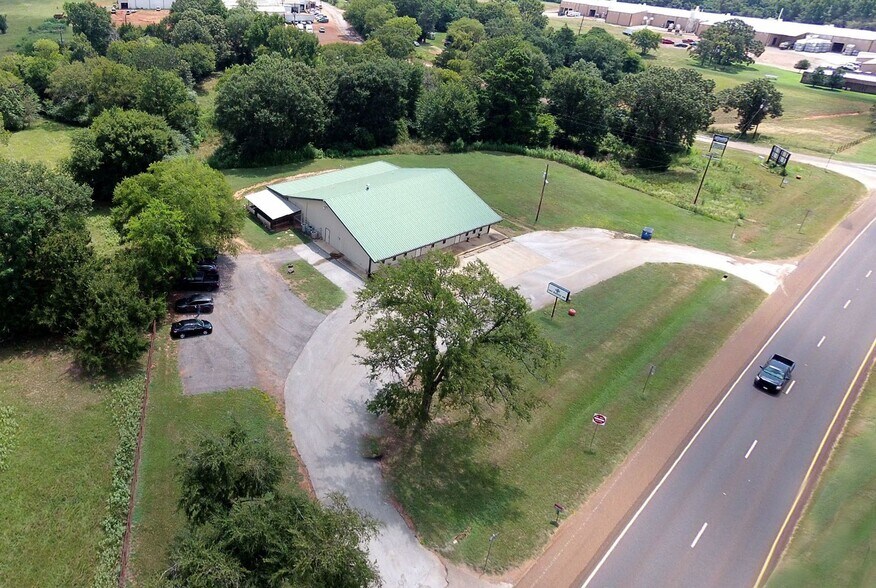 More Photos Of 37252 US Highway 69 N, Jacksonville Veterinarian Kennel For Sale