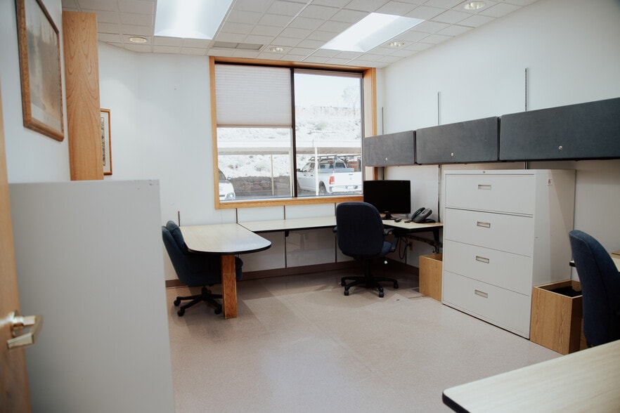 More Photos Of 2710 Delta Pl, Colorado Springs Office For Sale