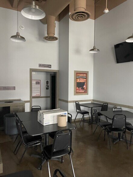 More Photos Of 7673 Perkins Rd, Baton Rouge Storefront For Lease