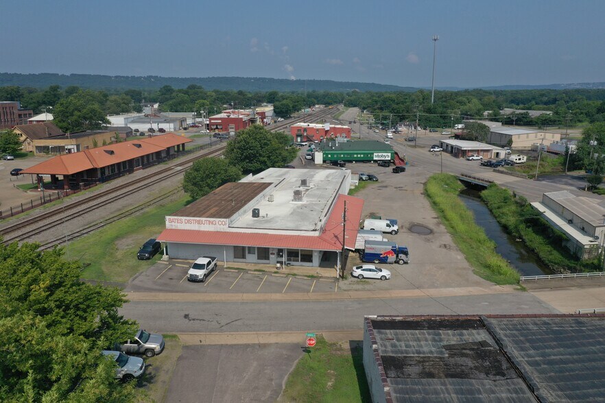 More Photos Of 301 N Commerce Ave, Russellville Warehouse For Sale