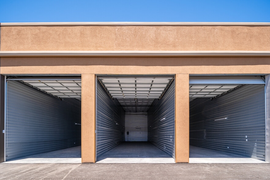More Photos Of 390 Enterprise Pl, Chandler Self Storage For Sale