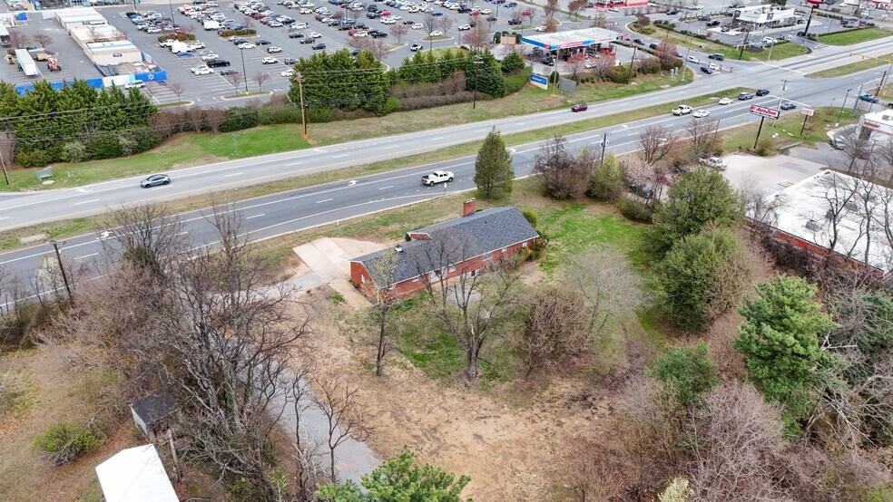 More Photos Of 1001 E Lynchburg Salem Tpke, Bedford Office For Sale