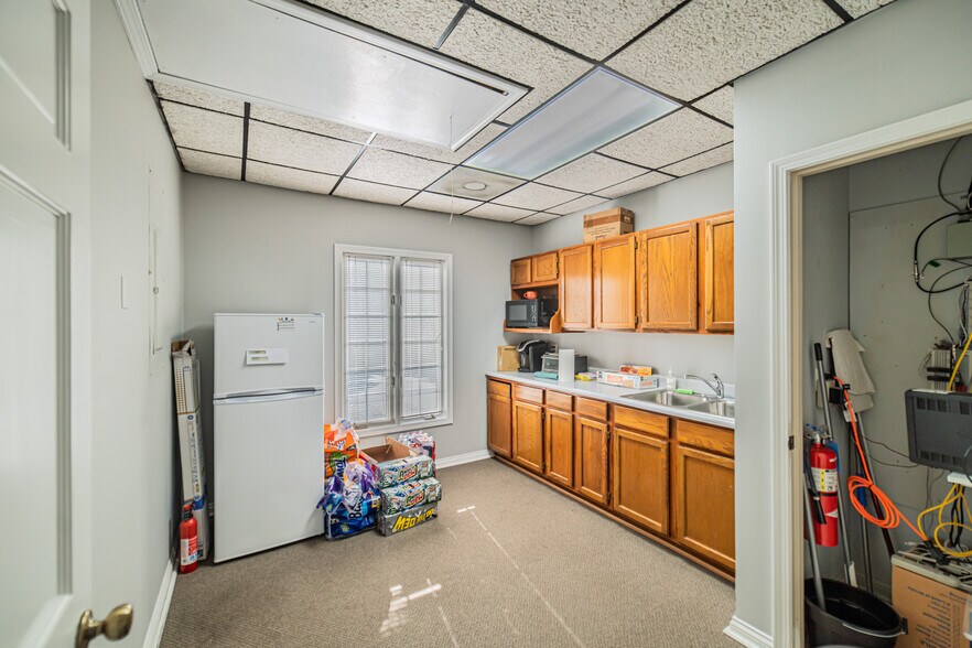More Photos Of 3140 Parisa Dr, Paducah Office For Sale