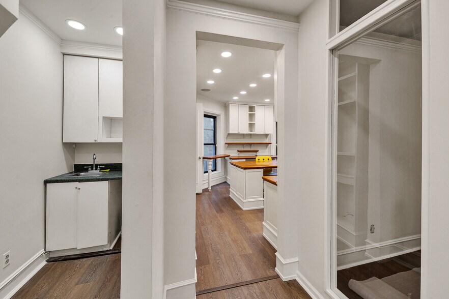 More Photos Of 1300 Madison Ave, New York Storefront Retail Office For Lease