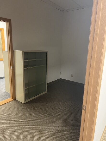 More Photos Of 1624 E Wisconsin Ave, Appleton Office For Sale