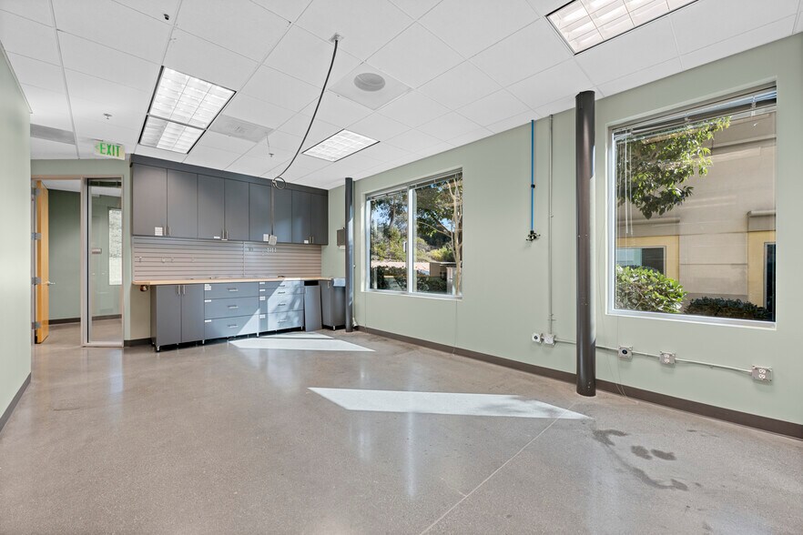 More Photos Of 2036 Corte Del Nogal, Carlsbad Office For Sale