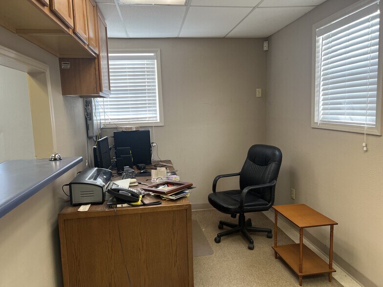 More Photos Of 307 E Main St, Hallsville Light Distribution For Lease