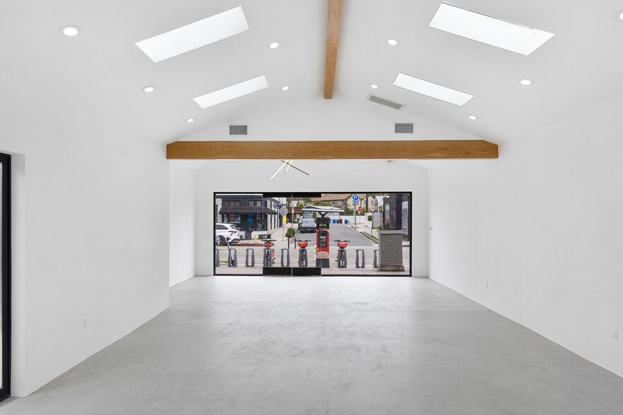 More Photos Of 1222 Abbot Kinney, Venice Storefront For Lease