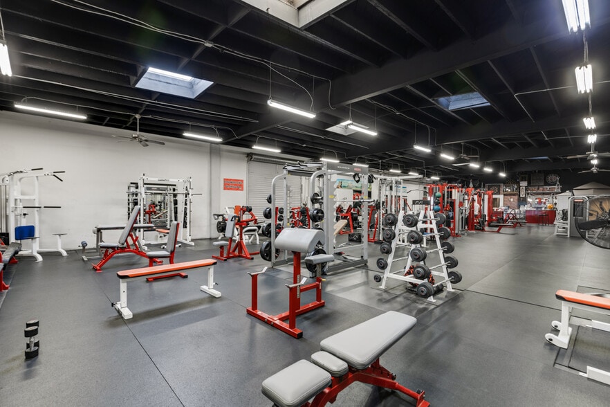 More Photos Of 640 Terminal Way, Costa Mesa Light Manufacturing For Lease