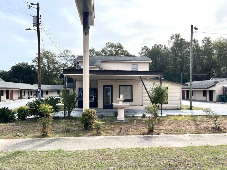 More Photos Of 1330 Main St, Turbeville Hotel For Sale