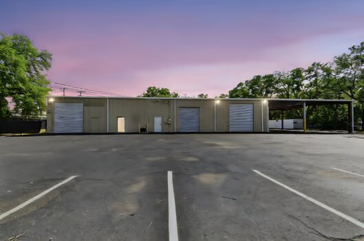 Primary Photo Of 2110 71st St, Tampa Warehouse For Lease