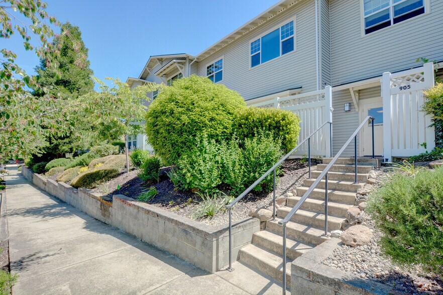 More Photos Of 905 Skylark Pl, Ashland Medical For Sale