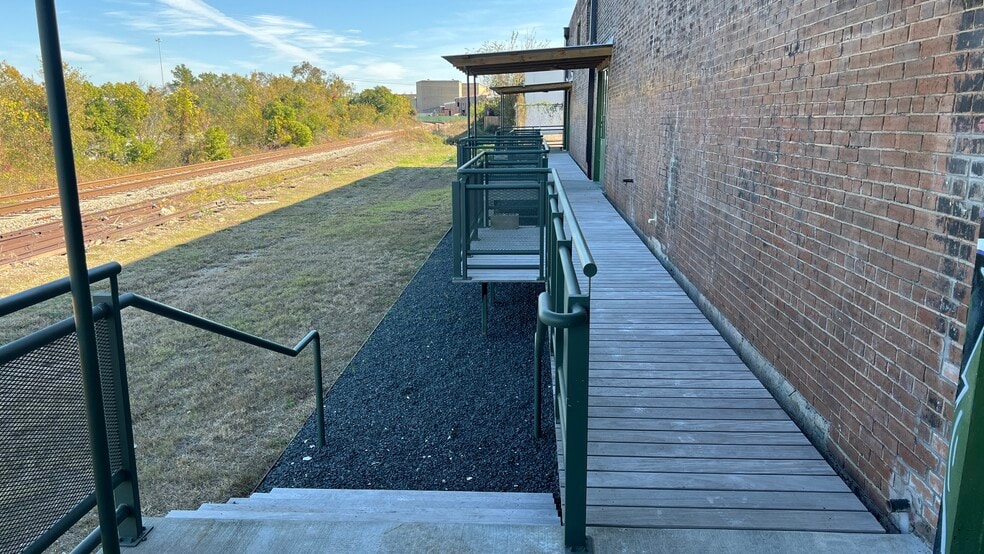 More Photos Of 5644 Navigation Blvd, Houston Unknown For Lease