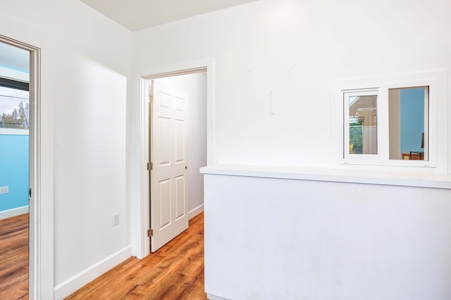 More Photos Of 2310 N Kerby Ave, Portland Warehouse For Lease