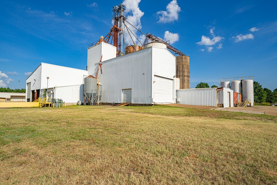 More Photos Of 220 Progress Blvd, Longview Warehouse For Sale