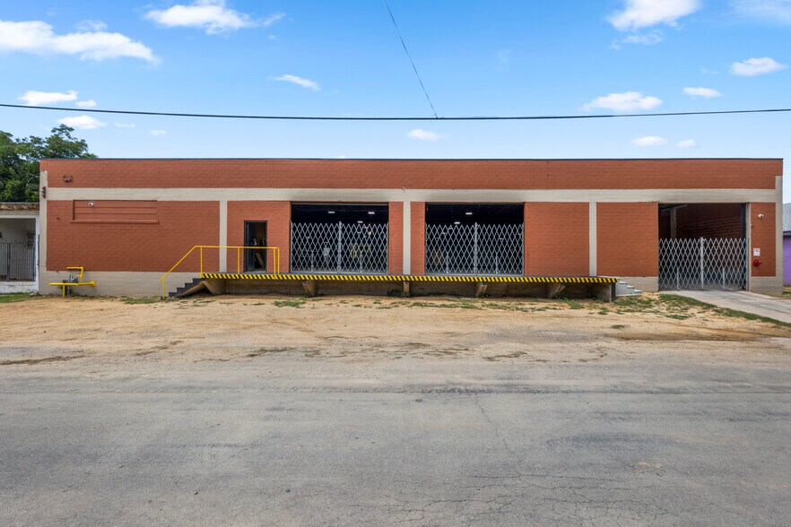 More Photos Of 1027 Morales St, San Antonio Warehouse For Sale