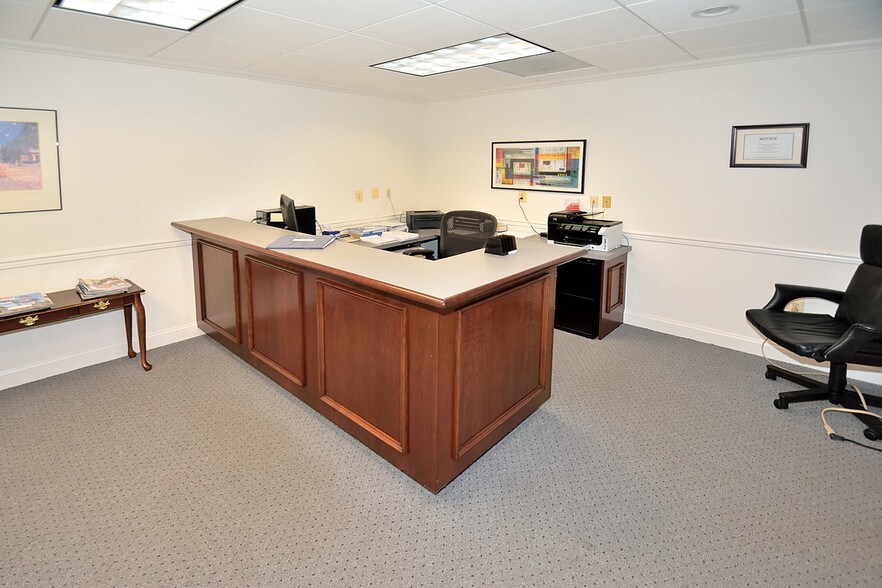More Photos Of 8101 Hinson Farm Rd, Alexandria Medical For Sale