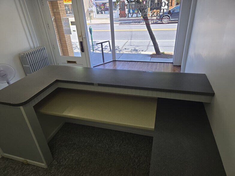 More Photos Of 7 S Carlisle St, Greencastle Office For Lease