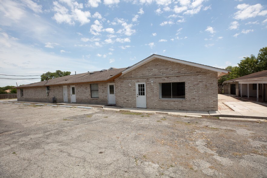 More Photos Of 6628 Crestway Dr, San Antonio Flex For Sale