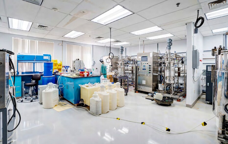 More Photos Of 13-15 DeAngelo Dr, Bedford Research And Development For Sale