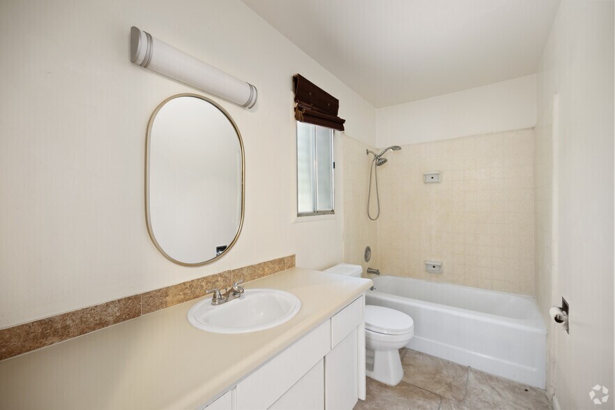 More Photos Of 495 Twin Palms Dr, Palm Springs Apartments For Sale