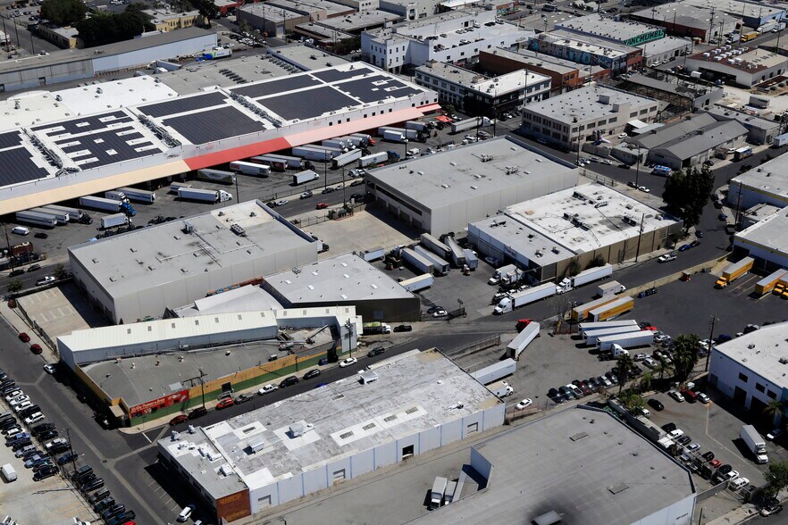 More Photos Of 1825 Sacramento St, Los Angeles Warehouse For Lease