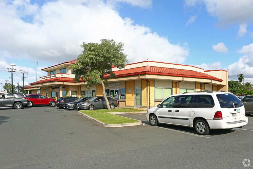 More Photos Of 2300 N King St, Honolulu Office For Lease