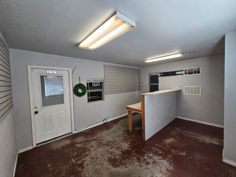 More Photos Of 503 S 1st St, Temple Warehouse For Lease