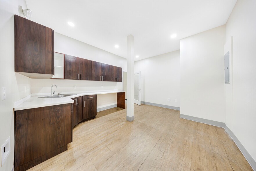 More Photos Of 11965 SW 142nd Ter, Miami Light Distribution For Lease