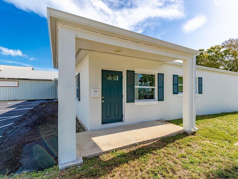 More Photos Of 1708 Old Dixie Hwy, Vero Beach General Retail For Sale
