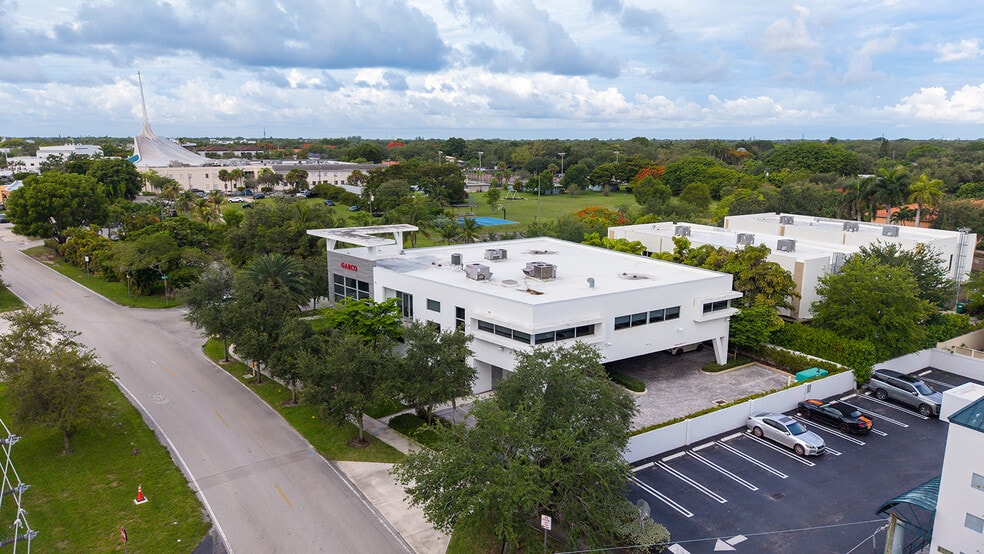 More Photos Of 9500 SW 77th Ave, Miami Office For Sale