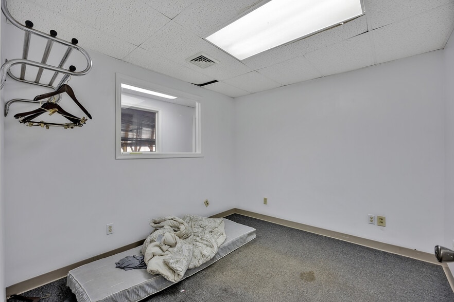 More Photos Of 3548 Cumberland Rd, Cumberland Warehouse For Sale