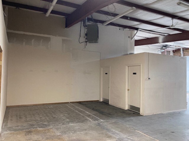 More Photos Of 2463 N Walgreens St, Flagstaff Warehouse For Lease