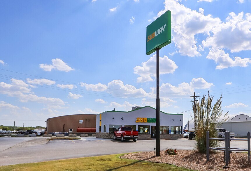 More Photos Of 605 W Crawford St, Clay Center Fast Food For Sale