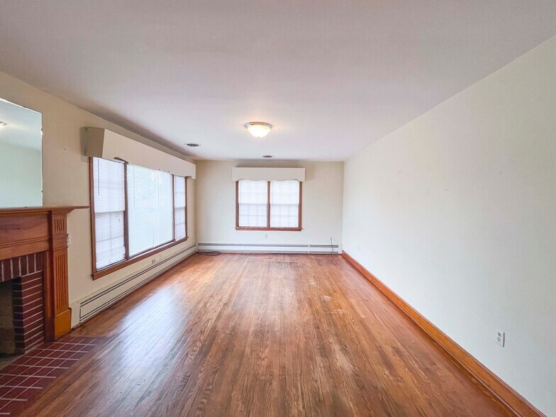 More Photos Of 1001 E Lynchburg Salem Tpke, Bedford Office For Sale