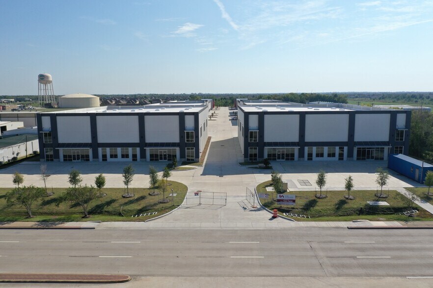 More Photos Of 1613 Main st, Pearland Unknown For Lease