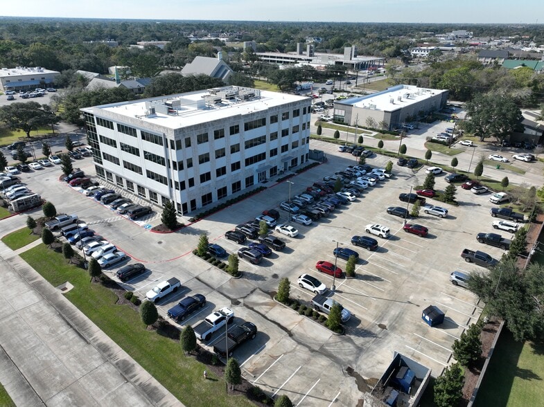 More Photos Of 505 S Friendswood Dr, Friendswood Medical For Lease