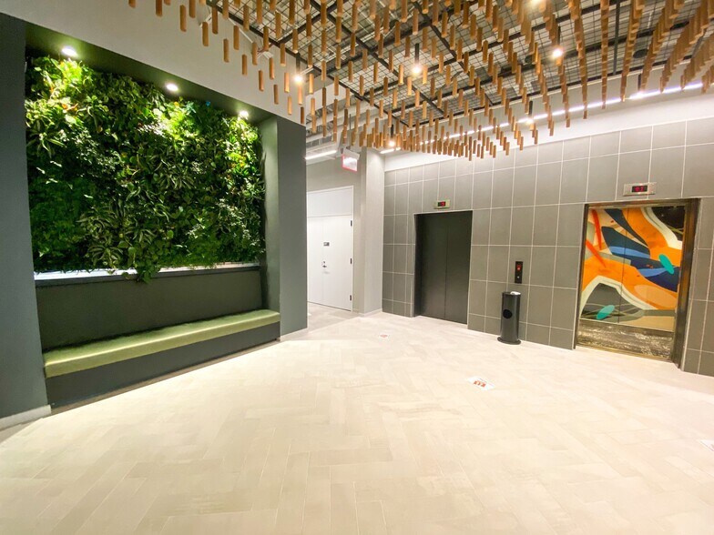 More Photos Of 820 Davis St, Evanston Office For Lease