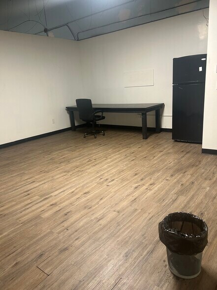 More Photos Of 220 W 21st St, Los Angeles Warehouse For Lease
