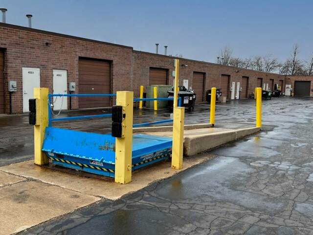 More Photos Of 4511-4569 Prime Pky, Mchenry Warehouse For Lease