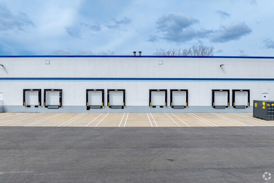 More Photos Of 12 Industrial Way, Wilmington Warehouse For Sale