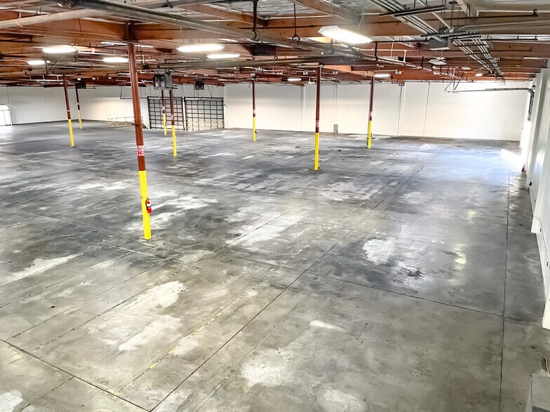 More Photos Of 521 Atlas St, Monterey Park Manufacturing For Lease