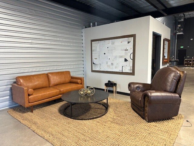 More Photos Of 529 SH 46 E, Boerne Showroom For Sale