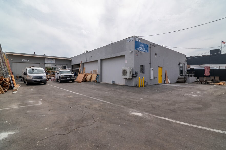 More Photos Of 11800 Vose St, North Hollywood Warehouse For Lease